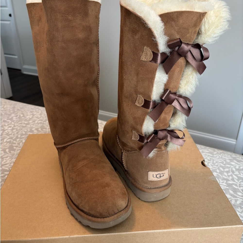 UGG W Bailey Bow Tall II Boots in Brown